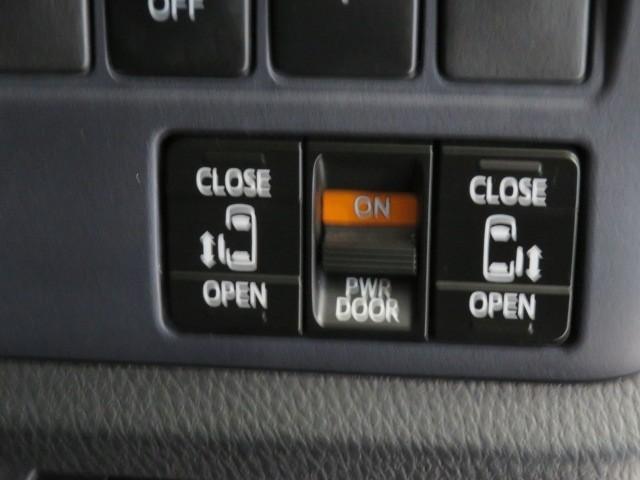 ヴォクシー ＺＳ　煌　バックカメラ　ＥＴＣ　ミュージックプレイヤー接続可　ＬＥＤヘッドランプ　両側電動スライド　乗車定員７人　３列シート　スマートキー　キーレス　アイドリングストップ　ワンオーナー（17枚目）