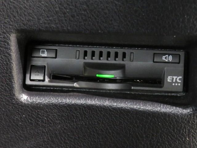 シエンタ Ｇ　衝突被害軽減システム　メモリーナビ　フルセグ　バックカメラ　ＥＴＣ　ＣＤ　ミュージックプレイヤー接続可　ＤＶＤ再生　後席モニター　ＬＥＤヘッドランプ　両側電動スライド　乗車定員７人　３列シート（18枚目）