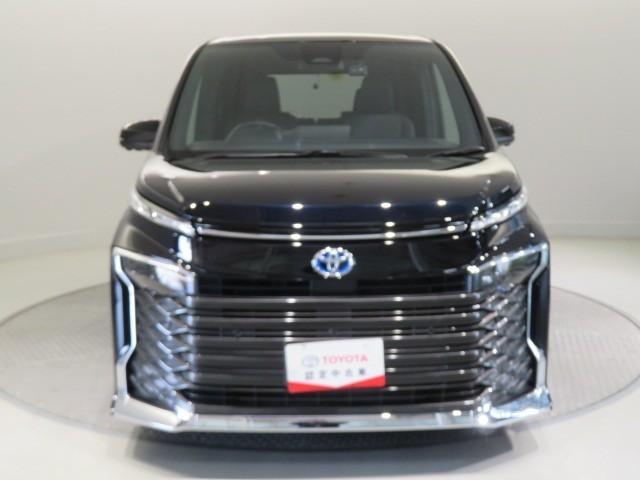 ヴォクシー ハイブリッドＳ－Ｚ　衝突被害軽減システム　ＥＴＣ　ドラレコ　オートクルーズコントロール　ＬＥＤヘッドランプ　両側電動スライド　乗車定員７人　３列シート　スマートキー　キーレス　ハイブリッド　ワンオーナー（2枚目）