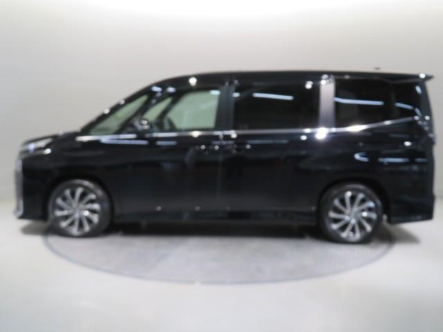 ヴォクシー ハイブリッドＳ－Ｚ　衝突被害軽減システム　ＥＴＣ　ドラレコ　オートクルーズコントロール　ＬＥＤヘッドランプ　両側電動スライド　乗車定員７人　３列シート　スマートキー　キーレス　ハイブリッド　ワンオーナー（3枚目）