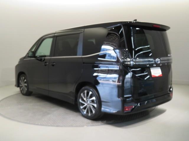 ヴォクシー ハイブリッドＳ－Ｚ　衝突被害軽減システム　ＥＴＣ　ドラレコ　オートクルーズコントロール　ＬＥＤヘッドランプ　両側電動スライド　乗車定員７人　３列シート　スマートキー　キーレス　ハイブリッド　ワンオーナー（4枚目）