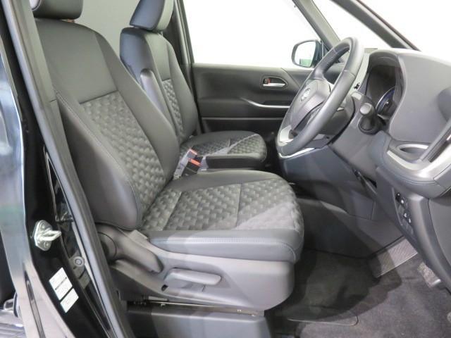 ヴォクシー ハイブリッドＳ－Ｚ　衝突被害軽減システム　ＥＴＣ　ドラレコ　オートクルーズコントロール　ＬＥＤヘッドランプ　両側電動スライド　乗車定員７人　３列シート　スマートキー　キーレス　ハイブリッド　ワンオーナー（11枚目）