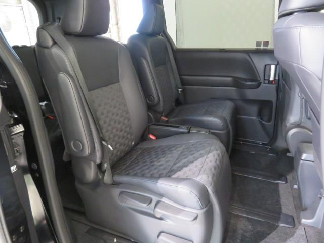 ヴォクシー ハイブリッドＳ－Ｚ　衝突被害軽減システム　ＥＴＣ　ドラレコ　オートクルーズコントロール　ＬＥＤヘッドランプ　両側電動スライド　乗車定員７人　３列シート　スマートキー　キーレス　ハイブリッド　ワンオーナー（12枚目）