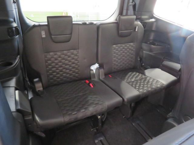 ヴォクシー ハイブリッドＳ－Ｚ　衝突被害軽減システム　ＥＴＣ　ドラレコ　オートクルーズコントロール　ＬＥＤヘッドランプ　両側電動スライド　乗車定員７人　３列シート　スマートキー　キーレス　ハイブリッド　ワンオーナー（13枚目）