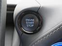 エンジンスタートスイッチです。キーが車内にあれば、エンジンの始動や停止はスイッチを押すだけ!キーを取り出す手間を省き、ワンプッシュで操作できるので簡単でスムーズです。