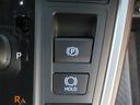 電動パーキングブレーキとホールドスイッチです。シフトレバーだけでサイドブレーキの設定、解除が出来て便利♪ホールド機能で信号待ちでブレーキペダルから足が離せるのも良き♪