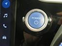 エンジンスタートスイッチです。キーが車内にあれば、エンジンの始動や停止はスイッチを押すだけ!キーを取り出す手間を省き、ワンプッシュで操作できるので簡単でスムーズです。