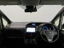 シンプルながら機能性あふれる運転席廻りです。視界性もよく、運転しやすいですよ。