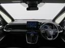 シンプルながら機能性あふれる運転席廻りです。視界性もよく、運転しやすいですよ。