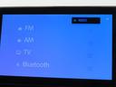Bluetooth(ブルートゥース)接続機能付き。スマートフォンなどからお気に入りの音楽をワイヤレス再生できます。ドライブがさらに楽しくなりますね。