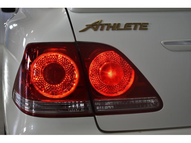アスリートGパッケージ 黒革シート 車高調 社外19インチメッキホイール ワンオフマフラー メッキグリル メッキピラー フルエアロ トランクスポイラー ゴールドエンブレム シートヒーター 地デジ ETC スモーク施工済(32枚目)