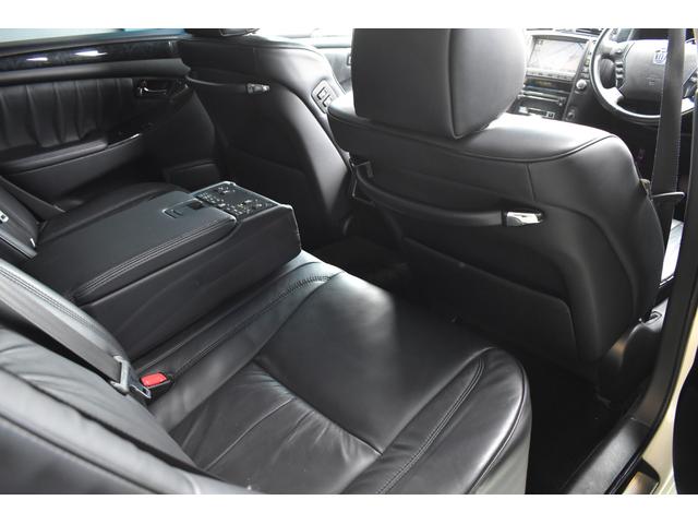 アスリートGパッケージ 黒革シート 車高調 社外19インチメッキホイール ワンオフマフラー メッキグリル メッキピラー フルエアロ トランクスポイラー ゴールドエンブレム シートヒーター 地デジ ETC スモーク施工済(42枚目)