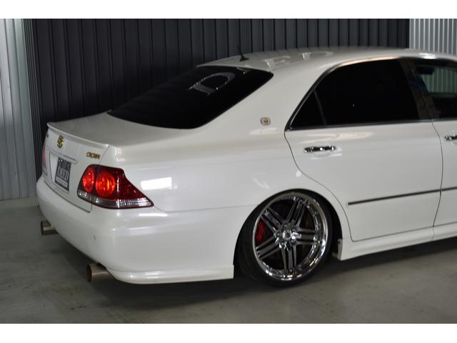 アスリートGパッケージ 黒革シート 車高調 社外19インチメッキホイール ワンオフマフラー メッキグリル メッキピラー フルエアロ トランクスポイラー ゴールドエンブレム シートヒーター 地デジ ETC スモーク施工済(54枚目)