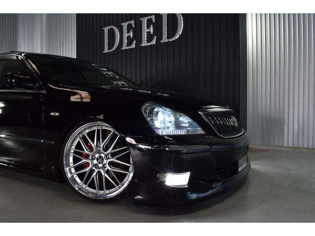 クラウンマジェスタ Cタイプ Fパッケージ 黒革シート サンルーフ 純正HDDナビ フルエアロ エアサスコントローラー 新品20インチ 新品タイヤ LEDフォグ カラーキャリパー DVD再生可能 全席シートヒーター ETC バックカメラ(4枚目)