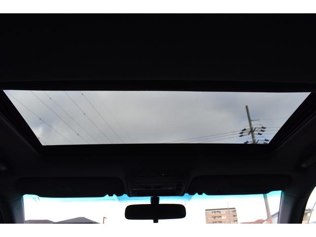 クラウンマジェスタ Cタイプ Fパッケージ 黒革シート サンルーフ 純正HDDナビ フルエアロ エアサスコントローラー 新品20インチ 新品タイヤ LEDフォグ カラーキャリパー DVD再生可能 全席シートヒーター ETC バックカメラ(9枚目)