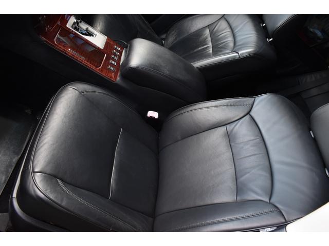 クラウンマジェスタ Cタイプ Fパッケージ 黒革シート サンルーフ 純正HDDナビ フルエアロ エアサスコントローラー 新品20インチ 新品タイヤ LEDフォグ カラーキャリパー DVD再生可能 全席シートヒーター ETC バックカメラ(10枚目)