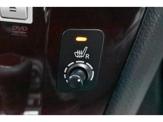 クラウンマジェスタ Cタイプ Fパッケージ 黒革シート サンルーフ 純正HDDナビ フルエアロ エアサスコントローラー 新品20インチ 新品タイヤ LEDフォグ カラーキャリパー DVD再生可能 全席シートヒーター ETC バックカメラ(13枚目)