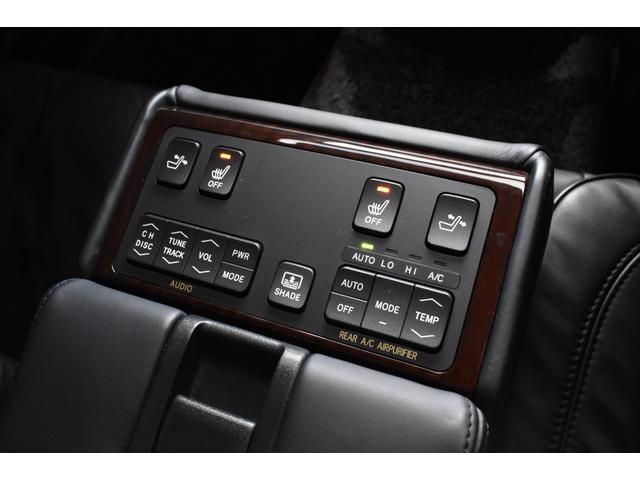 クラウンマジェスタ Cタイプ Fパッケージ 黒革シート サンルーフ 純正HDDナビ フルエアロ エアサスコントローラー 新品20インチ 新品タイヤ LEDフォグ カラーキャリパー DVD再生可能 全席シートヒーター ETC バックカメラ(15枚目)