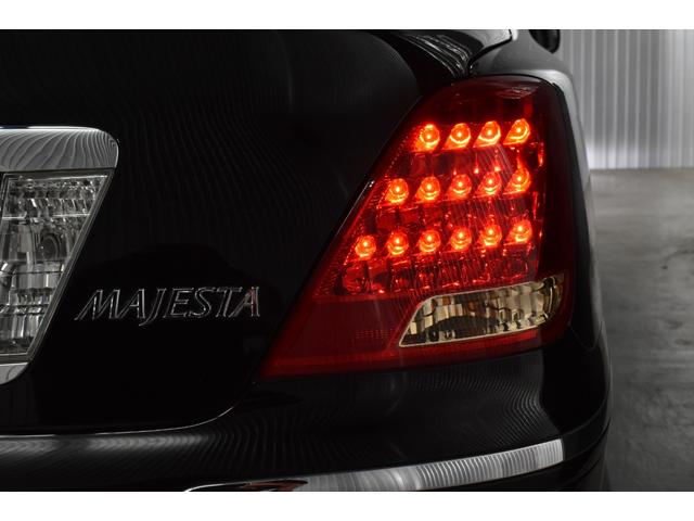 クラウンマジェスタ Cタイプ Fパッケージ 黒革シート サンルーフ 純正HDDナビ フルエアロ エアサスコントローラー 新品20インチ 新品タイヤ LEDフォグ カラーキャリパー DVD再生可能 全席シートヒーター ETC バックカメラ(35枚目)