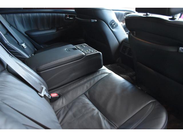 クラウンマジェスタ Cタイプ Fパッケージ 黒革シート サンルーフ 純正HDDナビ フルエアロ エアサスコントローラー 新品20インチ 新品タイヤ LEDフォグ カラーキャリパー DVD再生可能 全席シートヒーター ETC バックカメラ(44枚目)