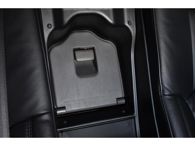 クラウンマジェスタ Cタイプ Fパッケージ 黒革シート サンルーフ 純正HDDナビ フルエアロ エアサスコントローラー 新品20インチ 新品タイヤ LEDフォグ カラーキャリパー DVD再生可能 全席シートヒーター ETC バックカメラ(50枚目)