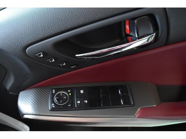 IS IS200t Fスポーツ 2000ccターボ 1オーナー車 禁煙車 赤革エアーシート サンルーフ 純正マルチ 新品フルタップ式車高調 エンケイ19インチ トランクスポイラー エアロ DVD再生 地デジ Bluetooth接続(18枚目)