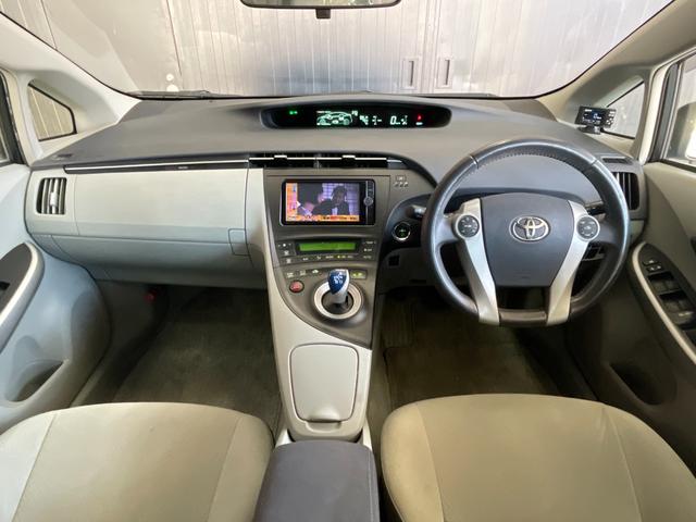 プリウス Ｓ　ＬＥＤエディション　スマートキー　プッシュスタート　ＥＴＣ　ＳＤナビ　フルセグ　バックカメラ　サイド・カーテンエアバッグ（2枚目）