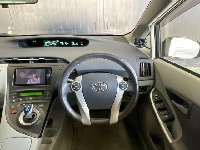 プリウス Ｓ　ＬＥＤエディション　スマートキー　プッシュスタート　ＥＴＣ　ＳＤナビ　フルセグ　バックカメラ　サイド・カーテンエアバッグ（11枚目）