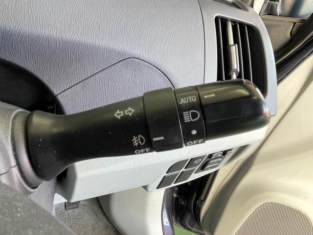 プリウス Ｓ　ＬＥＤエディション　スマートキー　プッシュスタート　ＥＴＣ　ＳＤナビ　フルセグ　バックカメラ　サイド・カーテンエアバッグ（14枚目）