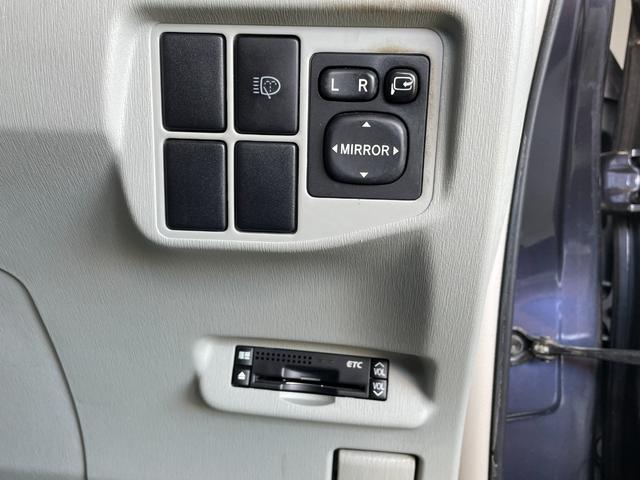 プリウス Ｓ　ＬＥＤエディション　スマートキー　プッシュスタート　ＥＴＣ　ＳＤナビ　フルセグ　バックカメラ　サイド・カーテンエアバッグ（15枚目）