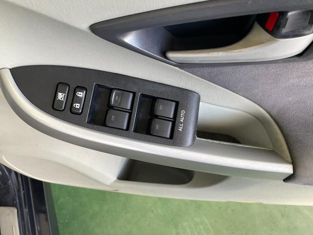 プリウス Ｓ　ＬＥＤエディション　スマートキー　プッシュスタート　ＥＴＣ　ＳＤナビ　フルセグ　バックカメラ　サイド・カーテンエアバッグ（16枚目）