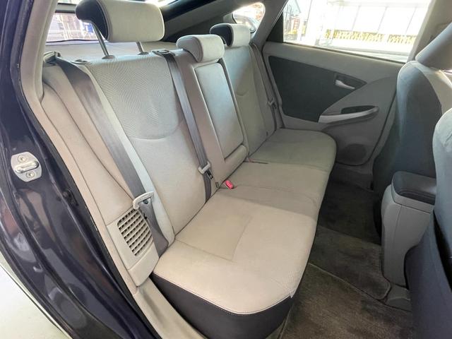 プリウス Ｓ　ＬＥＤエディション　スマートキー　プッシュスタート　ＥＴＣ　ＳＤナビ　フルセグ　バックカメラ　サイド・カーテンエアバッグ（24枚目）