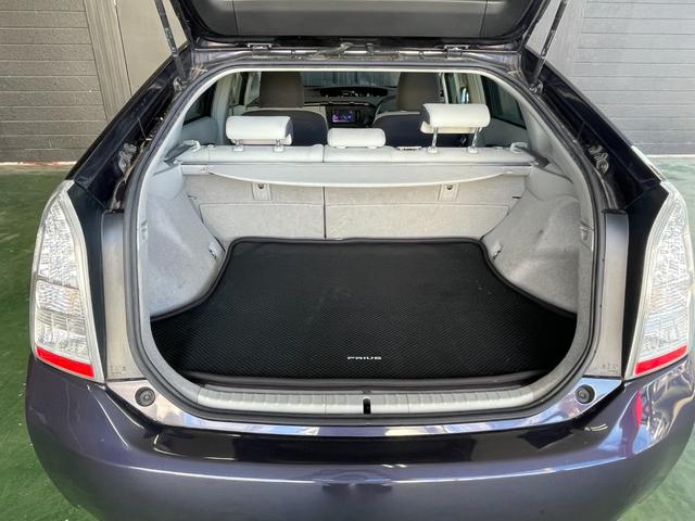 プリウス Ｓ　ＬＥＤエディション　スマートキー　プッシュスタート　ＥＴＣ　ＳＤナビ　フルセグ　バックカメラ　サイド・カーテンエアバッグ（25枚目）