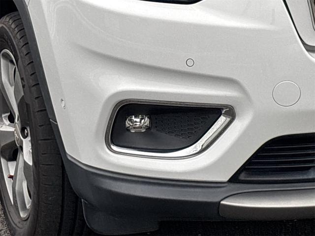 ジープ・チェロキー リミテッド　ワンオーナー　ディーラー車　Ａｐｐｌｅ　ＣａｒＰｌａｙ　黒本革シート　ベンチレーション　Ｂｌｕｅｔｏｏｔｈ　純正ナビ　バックカメラ　ＬＥＤヘッドライト　禁煙車　クルーズコントロール　パワーゲート（4枚目）