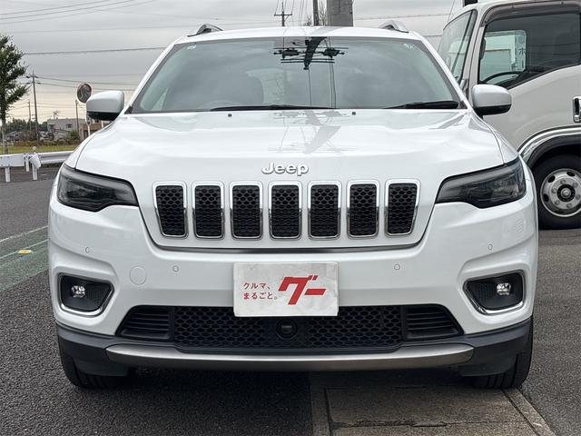 ジープ・チェロキー リミテッド　ワンオーナー　ディーラー車　Ａｐｐｌｅ　ＣａｒＰｌａｙ　黒本革シート　ベンチレーション　Ｂｌｕｅｔｏｏｔｈ　純正ナビ　バックカメラ　ＬＥＤヘッドライト　禁煙車　クルーズコントロール　パワーゲート（5枚目）