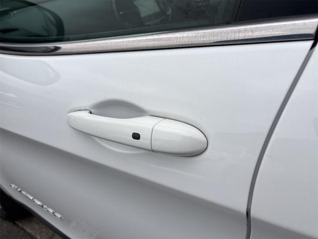 ジープ・チェロキー リミテッド　ワンオーナー　ディーラー車　Ａｐｐｌｅ　ＣａｒＰｌａｙ　黒本革シート　ベンチレーション　Ｂｌｕｅｔｏｏｔｈ　純正ナビ　バックカメラ　ＬＥＤヘッドライト　禁煙車　クルーズコントロール　パワーゲート（29枚目）