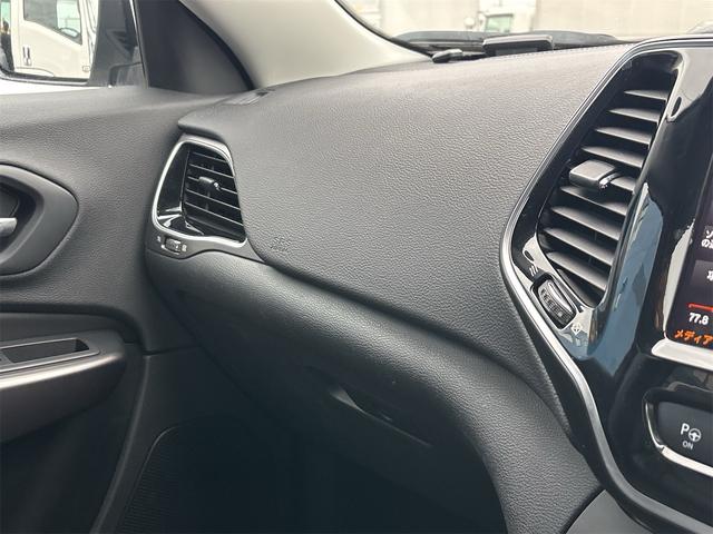 ジープ・チェロキー リミテッド　ワンオーナー　ディーラー車　Ａｐｐｌｅ　ＣａｒＰｌａｙ　黒本革シート　ベンチレーション　Ｂｌｕｅｔｏｏｔｈ　純正ナビ　バックカメラ　ＬＥＤヘッドライト　禁煙車　クルーズコントロール　パワーゲート（44枚目）