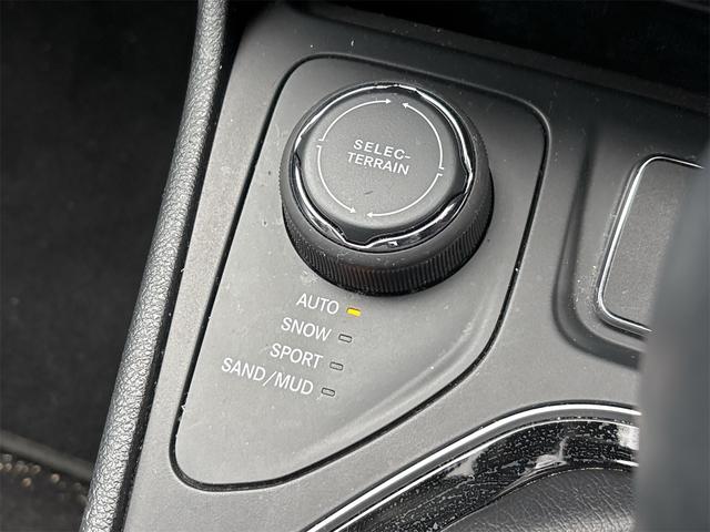 ジープ・チェロキー リミテッド　ワンオーナー　ディーラー車　Ａｐｐｌｅ　ＣａｒＰｌａｙ　黒本革シート　ベンチレーション　Ｂｌｕｅｔｏｏｔｈ　純正ナビ　バックカメラ　ＬＥＤヘッドライト　禁煙車　クルーズコントロール　パワーゲート（47枚目）
