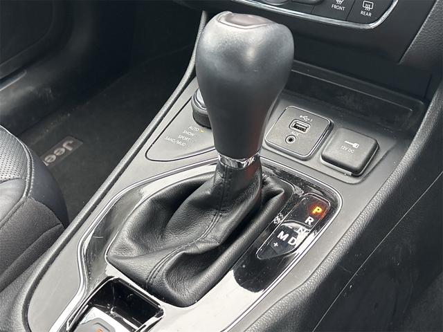 ジープ・チェロキー リミテッド　ワンオーナー　ディーラー車　Ａｐｐｌｅ　ＣａｒＰｌａｙ　黒本革シート　ベンチレーション　Ｂｌｕｅｔｏｏｔｈ　純正ナビ　バックカメラ　ＬＥＤヘッドライト　禁煙車　クルーズコントロール　パワーゲート（48枚目）