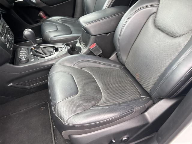 ジープ・チェロキー リミテッド　ワンオーナー　ディーラー車　Ａｐｐｌｅ　ＣａｒＰｌａｙ　黒本革シート　ベンチレーション　Ｂｌｕｅｔｏｏｔｈ　純正ナビ　バックカメラ　ＬＥＤヘッドライト　禁煙車　クルーズコントロール　パワーゲート（74枚目）