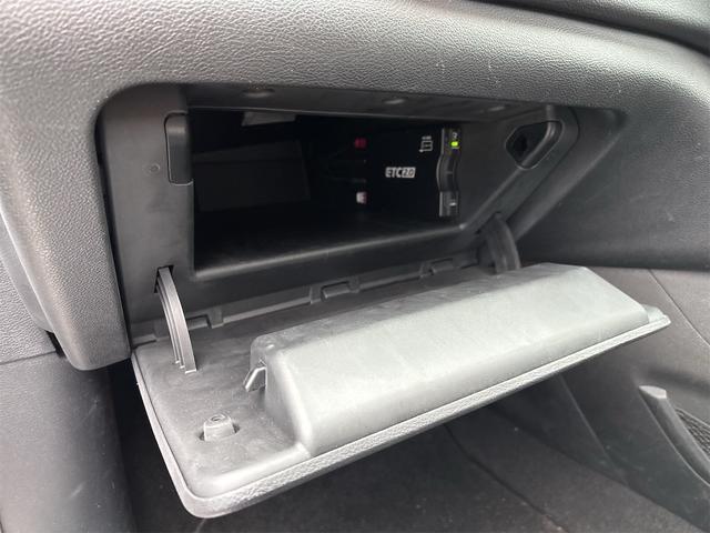 ジープ・チェロキー リミテッド　ワンオーナー　ディーラー車　Ａｐｐｌｅ　ＣａｒＰｌａｙ　黒本革シート　ベンチレーション　Ｂｌｕｅｔｏｏｔｈ　純正ナビ　バックカメラ　ＬＥＤヘッドライト　禁煙車　クルーズコントロール　パワーゲート（77枚目）