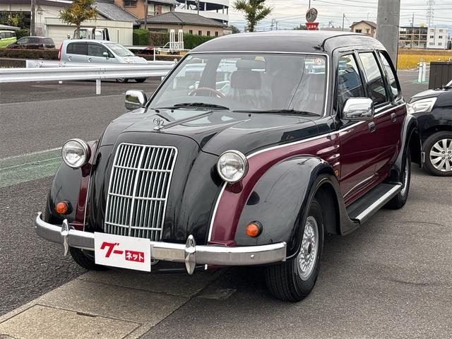 トヨタクラシック クラシック トヨタ60周年記念100台限定車 走行7000km 赤革シート 純正ナルディーステアリング トヨタテクノクラフト社製 社外オーディオ パワーステアリング エアコン パワーウィンドウ 集中ドアロック(5枚目)