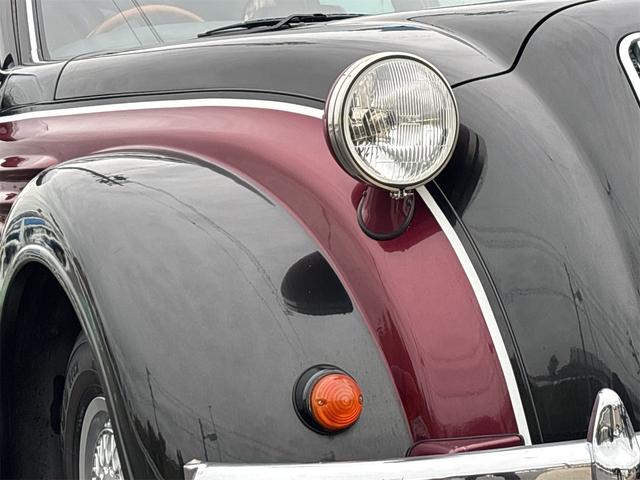 トヨタクラシック クラシック トヨタ60周年記念100台限定車 走行7000km 赤革シート 純正ナルディーステアリング トヨタテクノクラフト社製 社外オーディオ パワーステアリング エアコン パワーウィンドウ 集中ドアロック(7枚目)