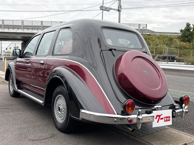 トヨタクラシック クラシック トヨタ60周年記念100台限定車 走行7000km 赤革シート 純正ナルディーステアリング トヨタテクノクラフト社製 社外オーディオ パワーステアリング エアコン パワーウィンドウ 集中ドアロック(14枚目)