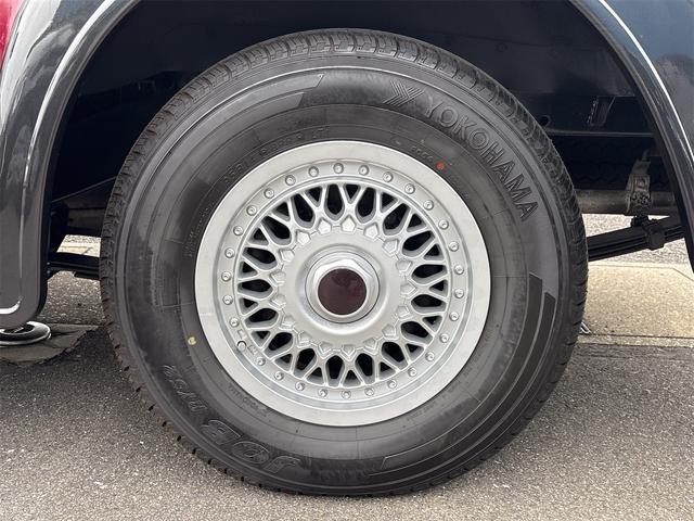 トヨタクラシック クラシック トヨタ60周年記念100台限定車 走行7000km 赤革シート 純正ナルディーステアリング トヨタテクノクラフト社製 社外オーディオ パワーステアリング エアコン パワーウィンドウ 集中ドアロック(19枚目)