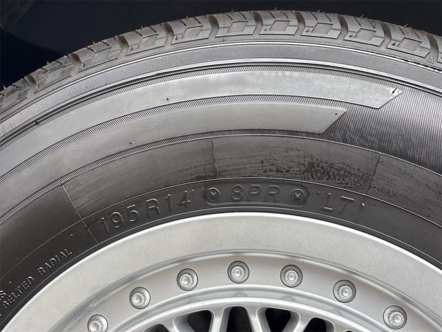 トヨタクラシック クラシック トヨタ60周年記念100台限定車 走行7000km 赤革シート 純正ナルディーステアリング トヨタテクノクラフト社製 社外オーディオ パワーステアリング エアコン パワーウィンドウ 集中ドアロック(22枚目)