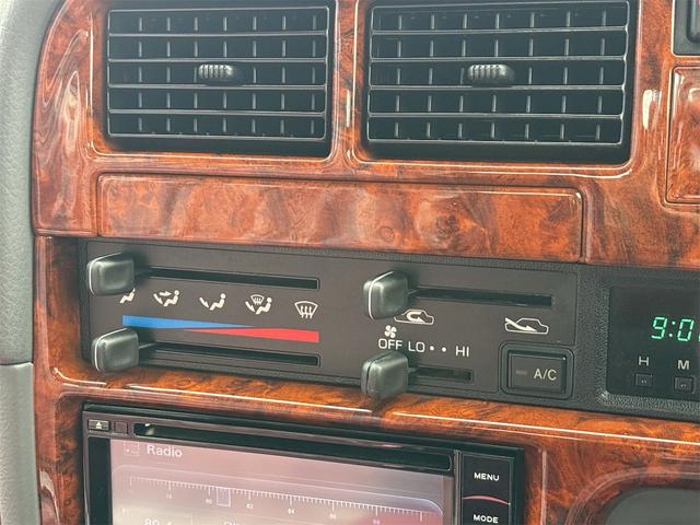 トヨタクラシック クラシック トヨタ60周年記念100台限定車 走行7000km 赤革シート 純正ナルディーステアリング トヨタテクノクラフト社製 社外オーディオ パワーステアリング エアコン パワーウィンドウ 集中ドアロック(33枚目)