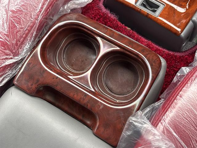 トヨタクラシック クラシック トヨタ60周年記念100台限定車 走行7000km 赤革シート 純正ナルディーステアリング トヨタテクノクラフト社製 社外オーディオ パワーステアリング エアコン パワーウィンドウ 集中ドアロック(38枚目)