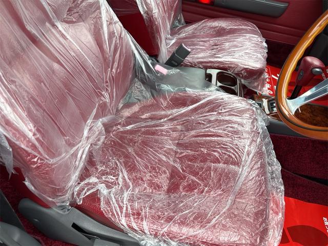 トヨタクラシック クラシック トヨタ60周年記念100台限定車 走行7000km 赤革シート 純正ナルディーステアリング トヨタテクノクラフト社製 社外オーディオ パワーステアリング エアコン パワーウィンドウ 集中ドアロック(47枚目)
