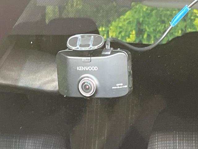 ヴィッツ Ｆ　純正ＳＤナビ　バックカメラ　衝突軽減装置　禁煙車　ドラレコ　オートハイビーム　キーレスエントリー　ＨＩＤヘッドライト　ＥＴＣ　ＣＤ／ＤＶＤ再生　ｂｌｕｅｔｏｏｔｈ再生　盗難防止システム（6枚目）